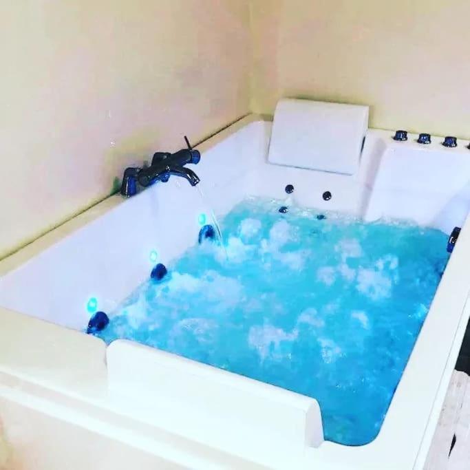 L'Atelier Des Reves Un Moment Magique Spa Prive Бон Экстерьер фото